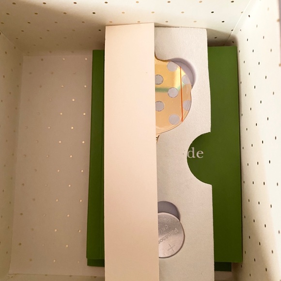 Kate Spade Scallop Tracking Device - Picture 8 of 11